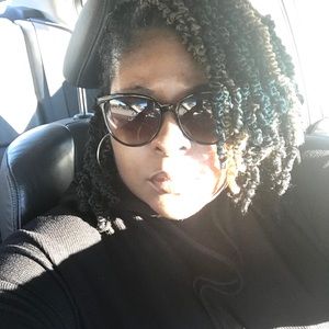 Meet your Posher, Monica